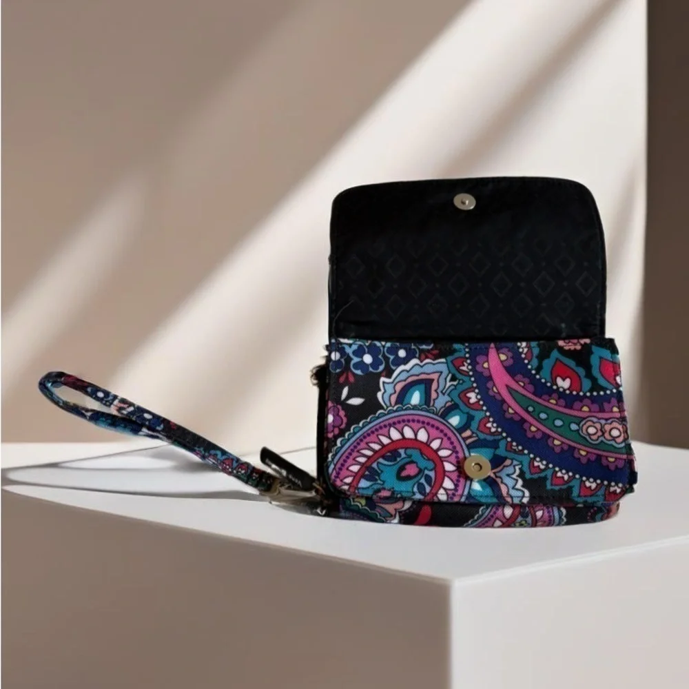 Vera Bradley RFID Tech Small Zip Wristlet Wallet Floral Paisley Clutch Blue